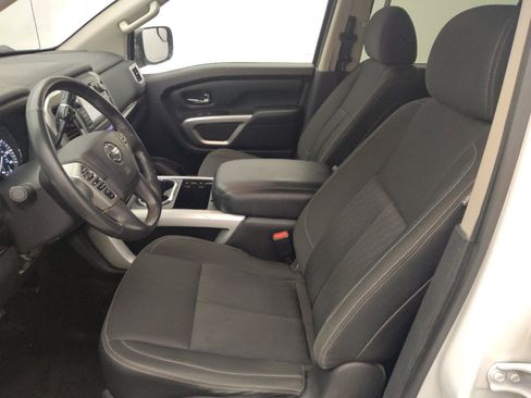 Used 2018 Nissan Titan SV w/ SV Convenience Package AWD/4WD image 17