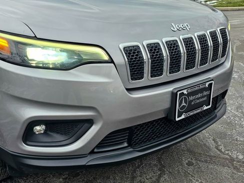 Used 2019 Jeep Cherokee Latitude Plus w/ Comfort/Convenience Group image 3