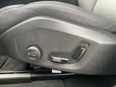 Used 2025 Volvo XC60 B5 Plus image 21