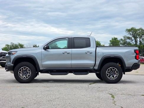 Used 2024 Chevrolet Colorado ZR2 w/ Technology Package AWD/4WD image 5