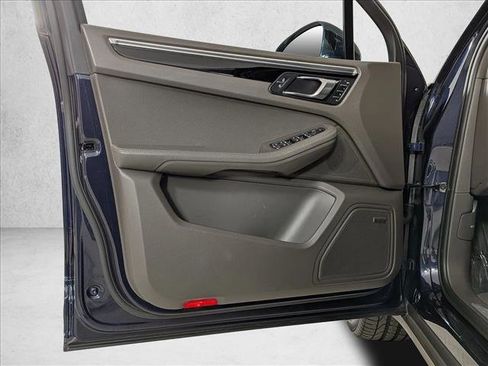 Certified 2023 Porsche Macan S image 13