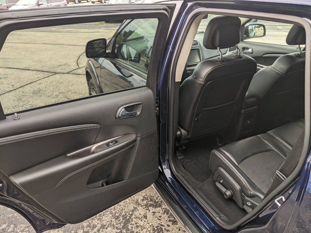 Used 2018 Dodge Journey Crossroad w/ Nav & Sun Group AWD/4WD image 11