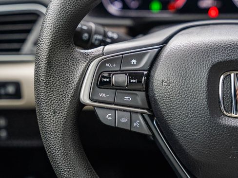 Used 2018 Honda Accord EX image 25