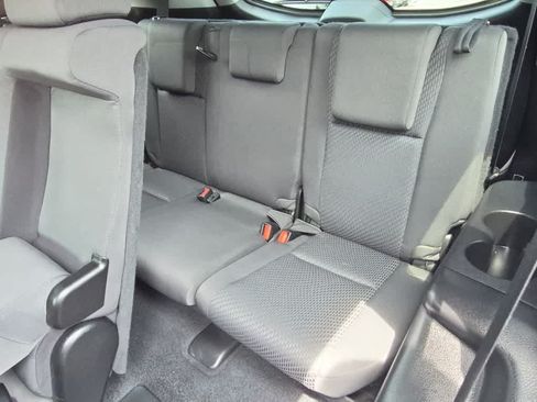 Used 2017 Toyota Highlander LE FWD image 9