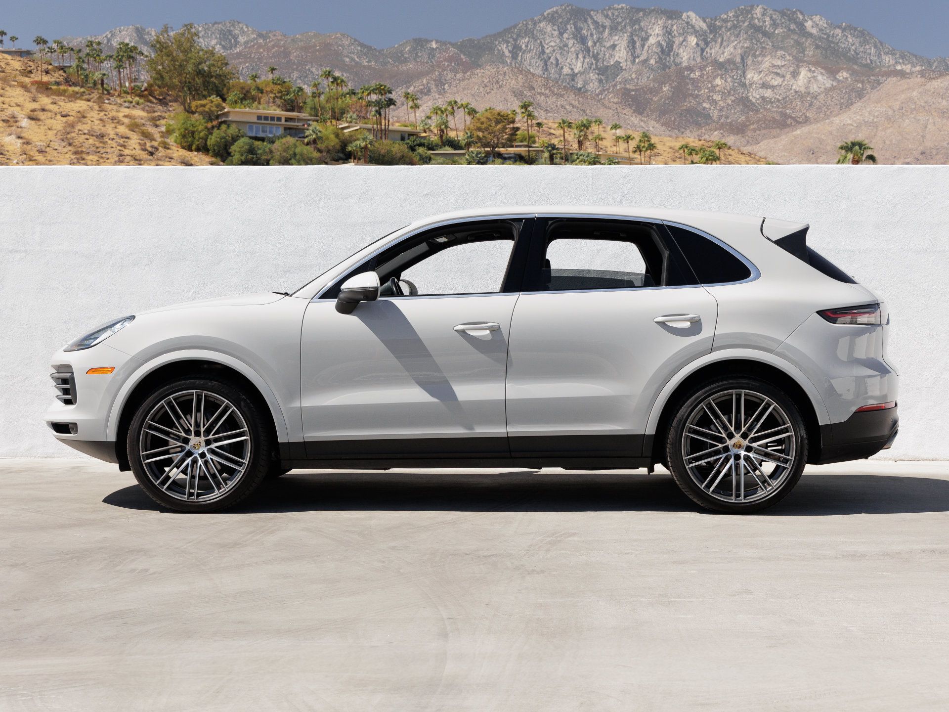 Certified 2020 Porsche Cayenne AWD/4WD image 2