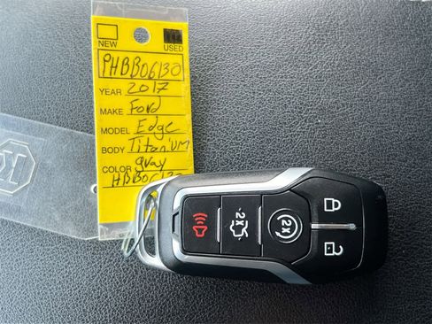 Used 2017 Ford Edge Titanium w/ Technology Package image 35