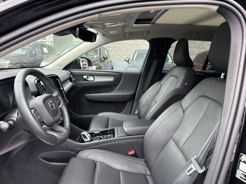 Certified 2026 Volvo XC40 B5 Plus AWD/4WD image 10