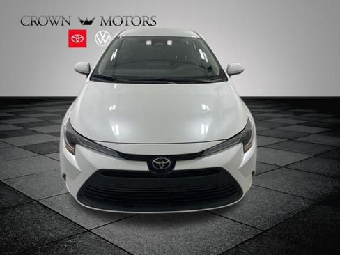 Used 2026 Toyota Corolla LE FWD image 2