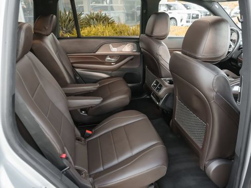 Used 2023 Mercedes-Benz GLS 450 4MATIC image 38