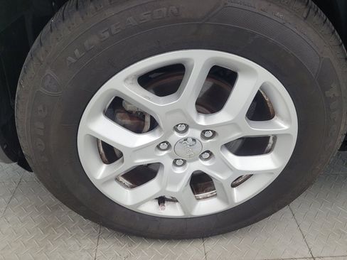 Used 2018 Jeep Renegade Latitude w/ Popular Equipment Group FWD image 31
