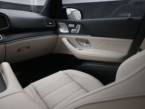 Used 2025 Mercedes-Benz GLS 450 4MATIC image 27