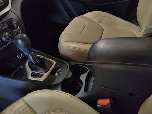 Used 2015 Jeep Cherokee Limited w/ Luxury Group FWD image 26