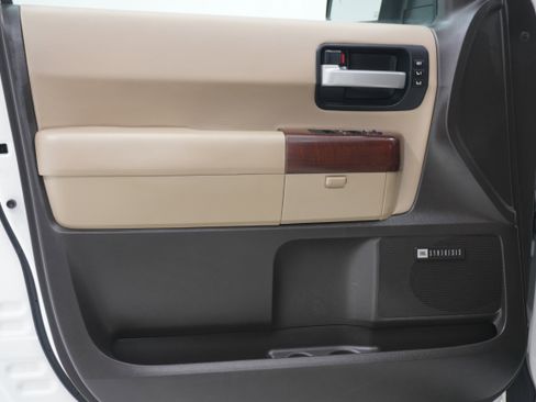 Used 2011 Toyota Sequoia Platinum image 17