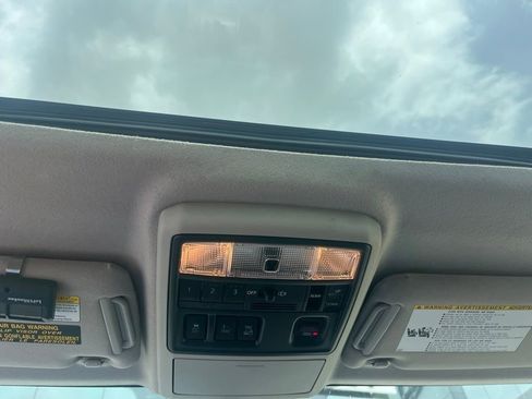 Used 2018 Toyota 4Runner Limited AWD/4WD image 19