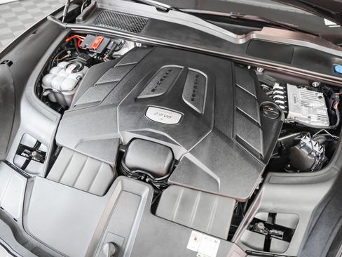 Used 2023 Porsche Cayenne S w/ Premium Package image 12