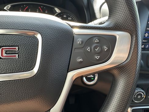 Used 2024 GMC Terrain SLE image 19