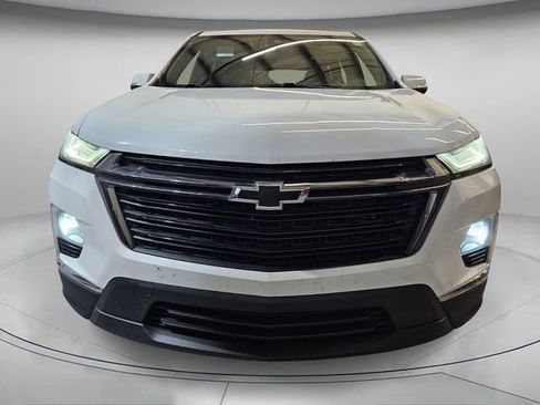 Used 2023 Chevrolet Traverse LT image 3
