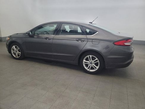 Used 2018 Ford Fusion SE w/ Fusion SE Technology Package FWD image 3