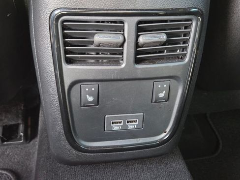 Used 2023 Chrysler 300 C RWD image 17