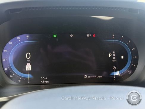 Used 2025 Volvo XC40 B5 Plus image 19