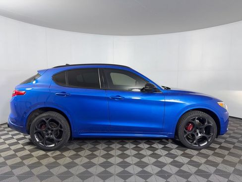 Used 2023 Alfa Romeo Stelvio Veloce AWD/4WD image 5