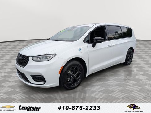 Used 2024 Chrysler Pacifica Limited FWD image 1