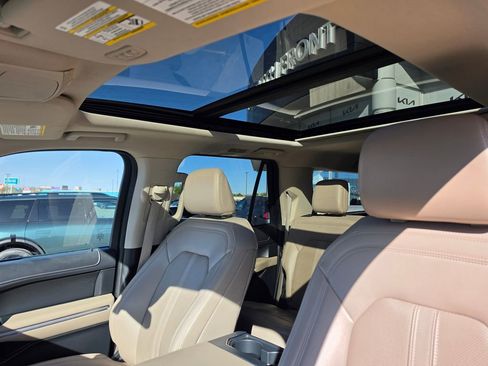 Used 2024 Ford Expedition Max Limited AWD/4WD image 11