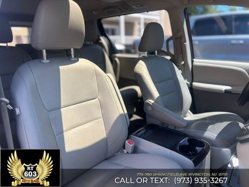 Used 2020 Toyota Sienna XLE Premium FWD image 15