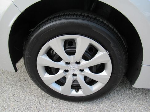 Used 2025 Toyota Corolla LE FWD image 8