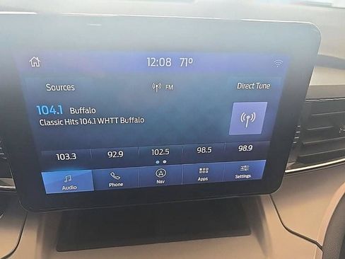 Used 2021 Ford Explorer XLT w/ Equipment Group 202A AWD/4WD image 23