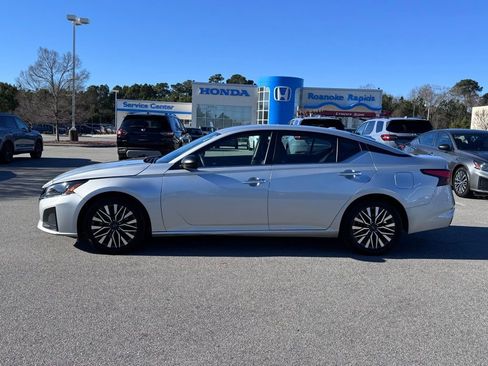 Used 2024 Nissan Altima 2.5 SV image 3