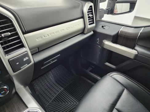 Used 2021 Ford F250 Lariat w/ Lariat Value Package image 12