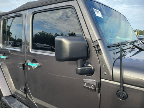 Used 2018 Jeep Wrangler Unlimited Sahara w/ Max Tow Package AWD/4WD image 9