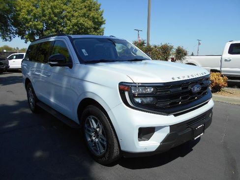 Certified 2025 Ford Expedition Active RWD image 6