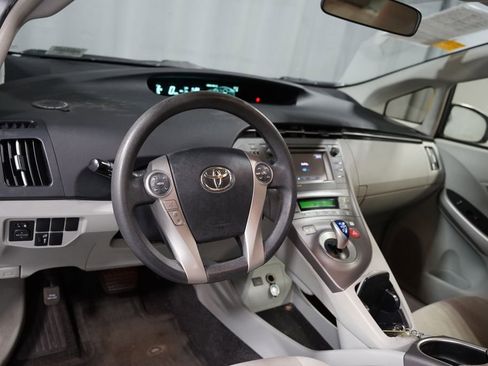 Used 2015 Toyota Prius Three image 7