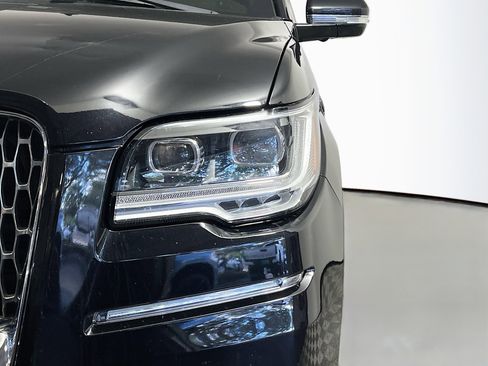 Used 2022 Lincoln Navigator Reserve image 12