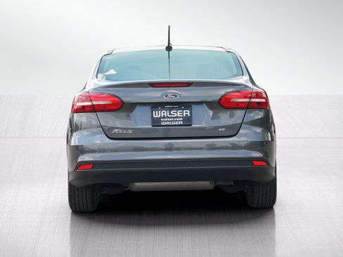 Used 2017 Ford Focus SE FWD image 4