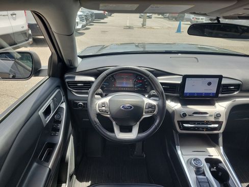 Used 2023 Ford Explorer XLT w/ Equipment Group 202A AWD/4WD image 7