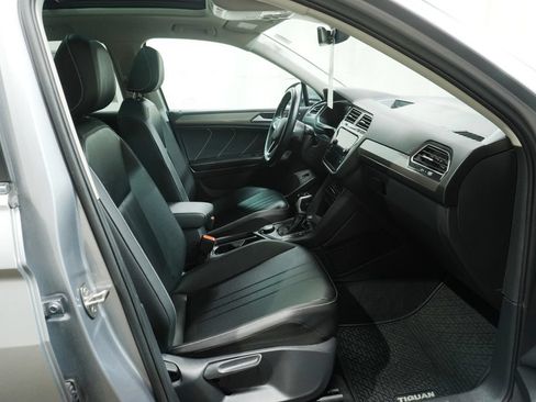 Used 2024 Volkswagen Tiguan SE AWD/4WD image 12