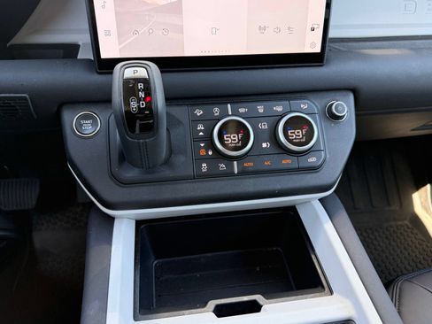 Used 2025 Land Rover Defender 110 S AWD/4WD image 15