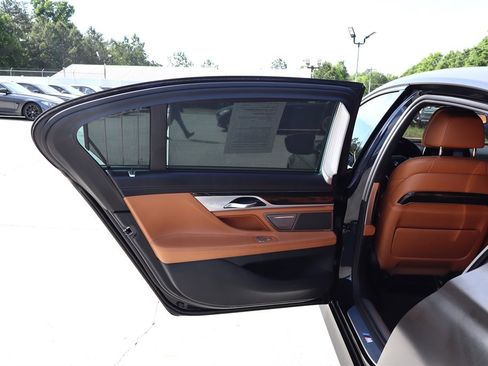 Used 2018 BMW 750i xDrive AWD/4WD image 39