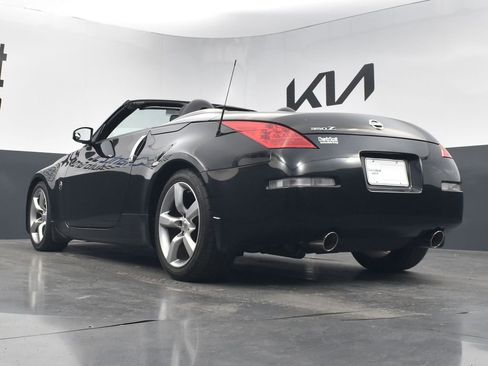 Used 2007 Nissan 350Z Touring RWD image 20