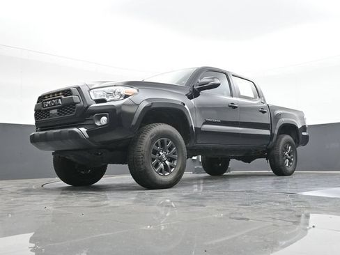 Used 2022 Toyota Tacoma SR5 w/ Technology Package AWD/4WD image 57