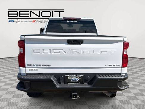 Used 2024 Chevrolet Silverado 2500 Custom w/ Custom Convenience Package AWD/4WD image 4