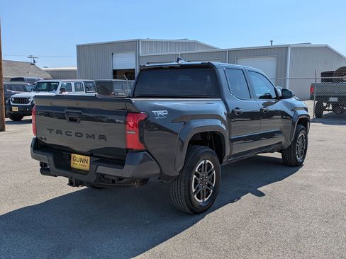 Used 2025 Toyota Tacoma TRD Sport image 3