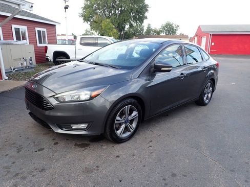 Used 2016 Ford Focus SE FWD image 3