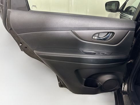 Used 2015 Nissan Rogue SV w/ SV Family Package FWD image 24