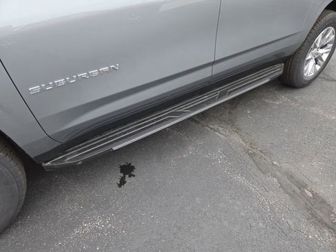 New 2025 Chevrolet Suburban Premier image 7