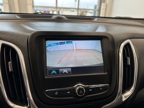 Used 2018 Chevrolet Equinox LT FWD image 19
