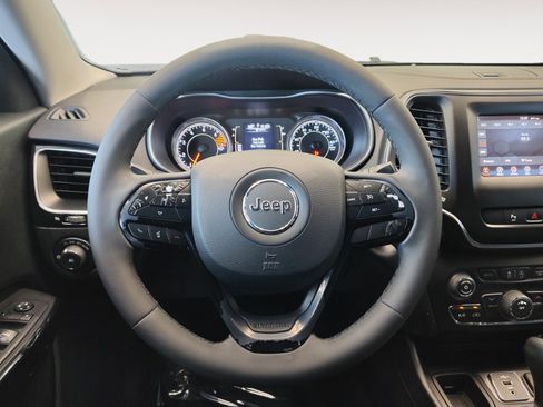 Used 2020 Jeep Cherokee Latitude Plus FWD image 15